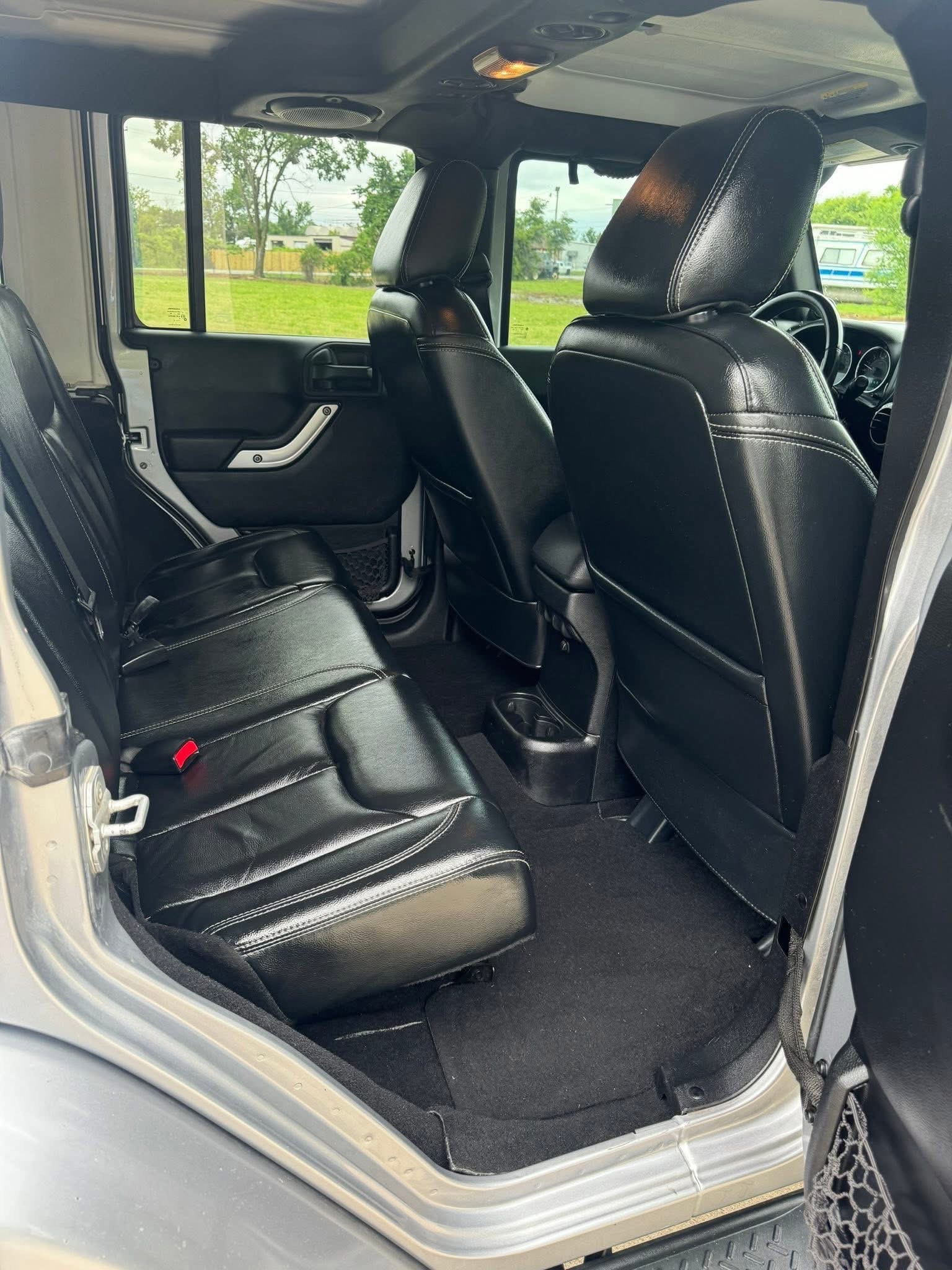 
								2013 Jeep Wrangler Sahara 4×4 full									