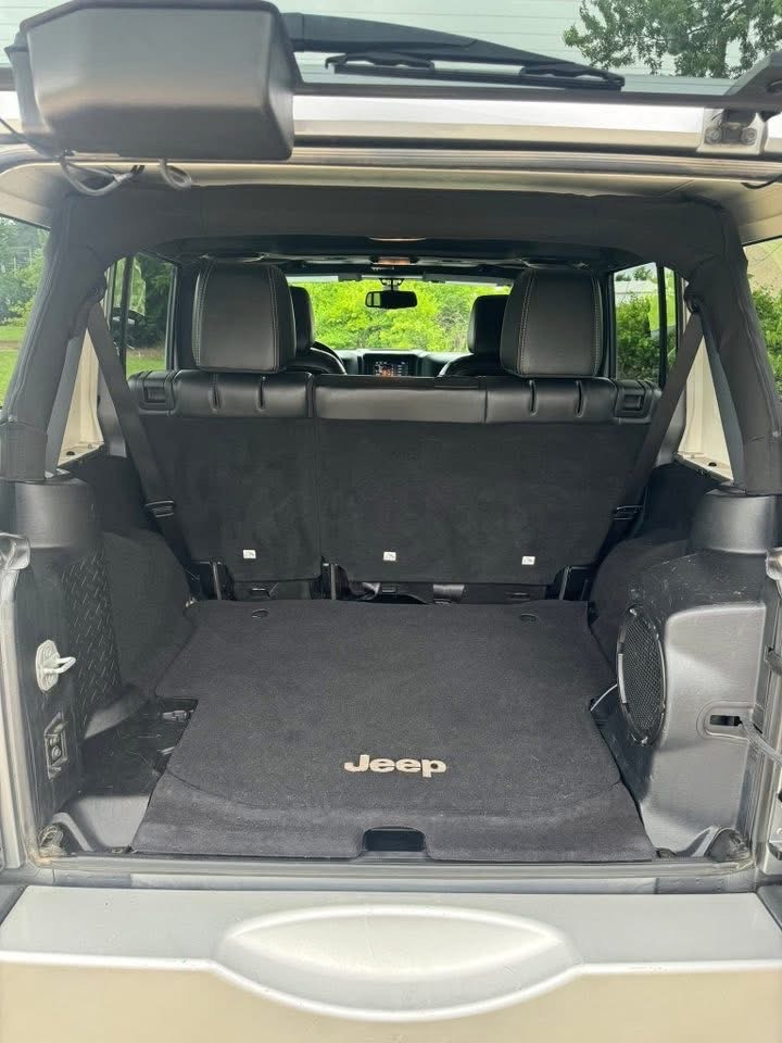 
								2013 Jeep Wrangler Sahara 4×4 full									