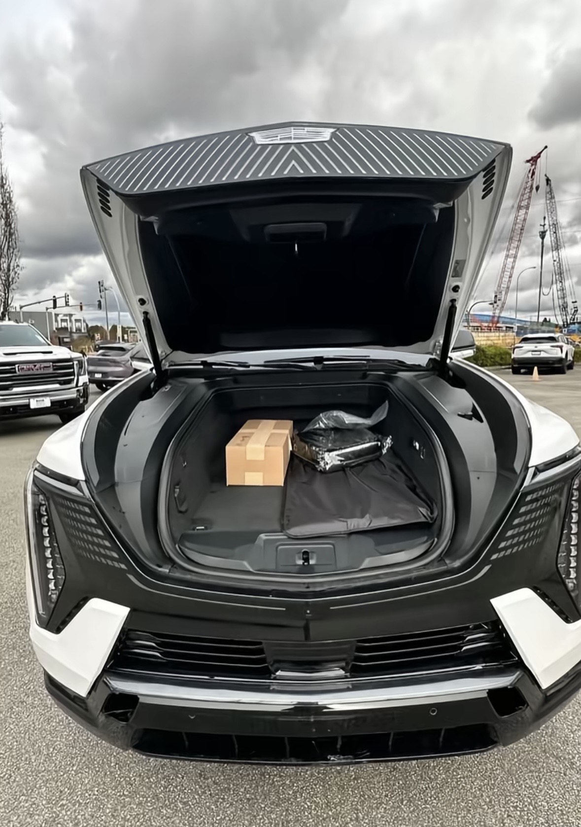 
								2026 Cadillac Escalade IQ Grand Luxury SUV EV full									